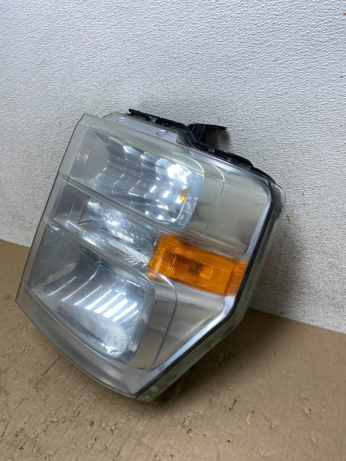 2008-2014 Ford Econoline E150 E250 E350 Left Driver LH Headlight AJ2322 DW1
