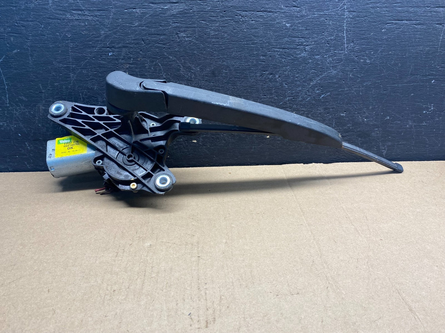 2011 to 2017 BMW X3 Rear Windshield Wiper Motor AE7387 DW0