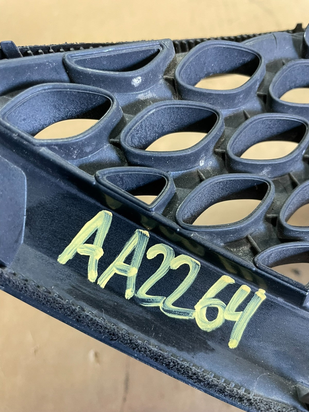 2010 to 2011 Toyota Camry Front Upper Grill Grille AA2264 DG10