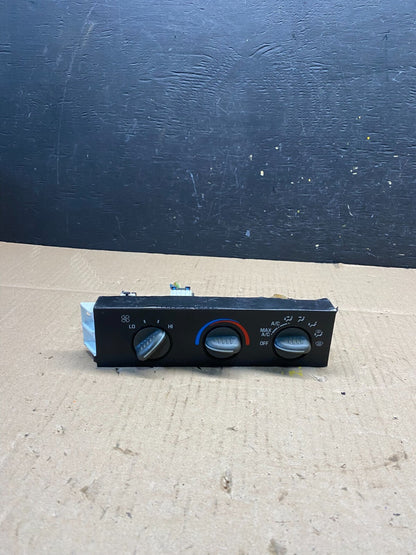 2001 - 2007 GMC Chevrolet Express 1500 Climate Control A/C M6449 DG0