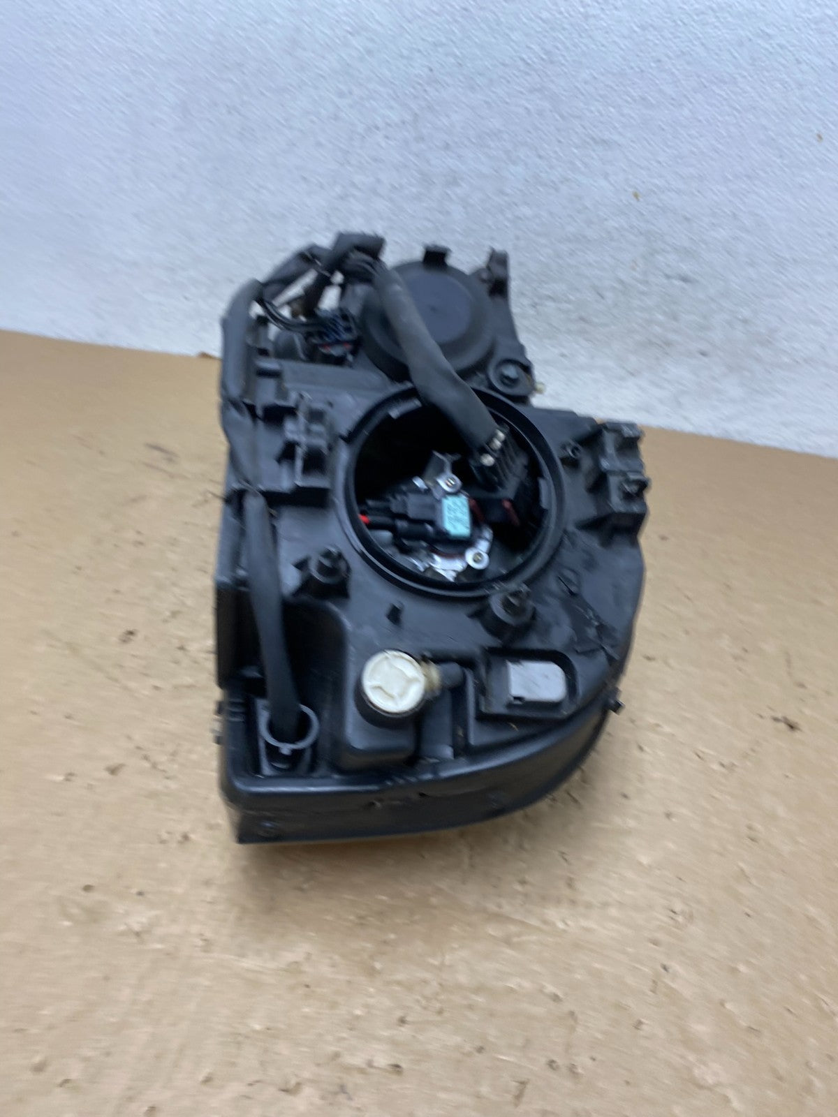 2003 to 2013 Volvo XC90 Right Passenger Rh Side Headlight Halogen AF8081 DW6