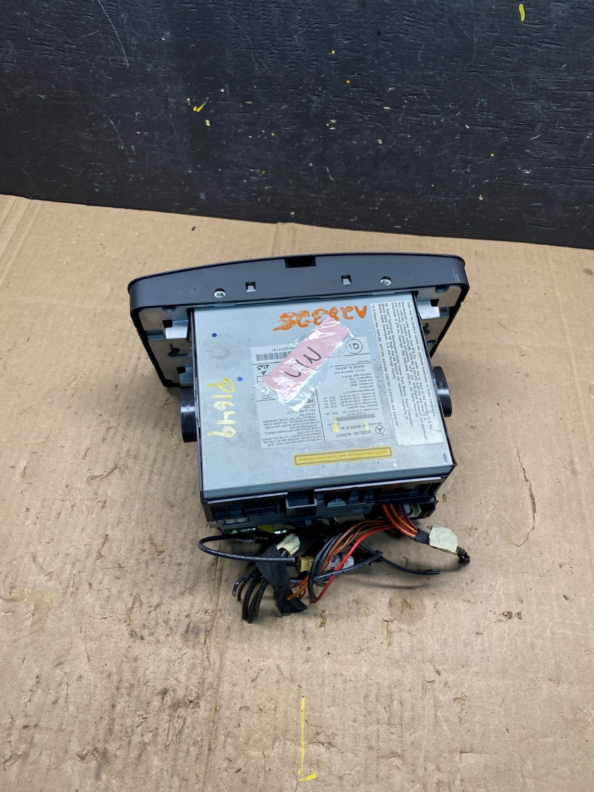 2006 to 2012 Mercedes ML350 GL450 Radio Navigation Screen Display P1649 R DG4
