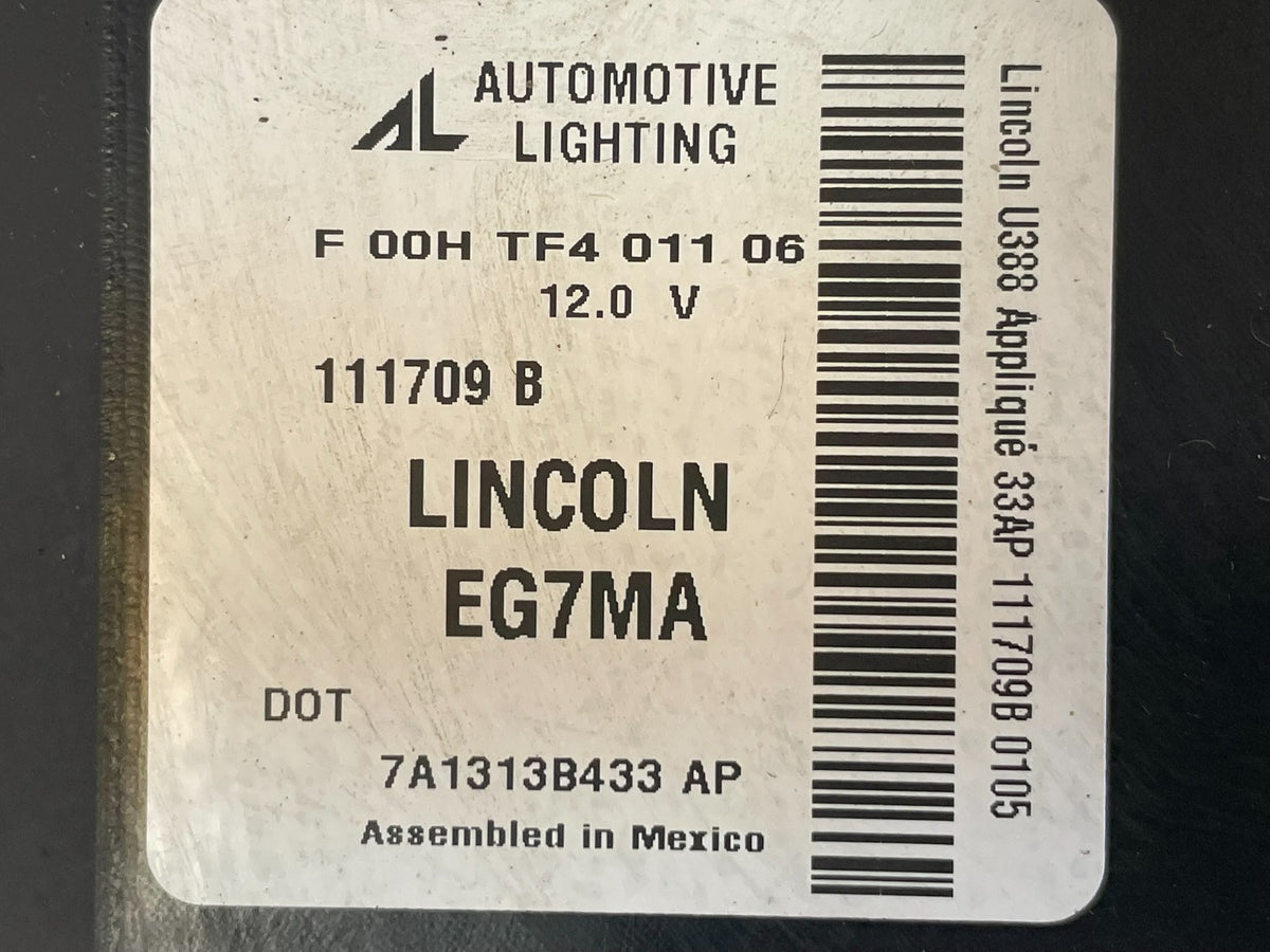 2007 to 2010 Lincoln MKX Center Tail Light Lamp Panel Trim ai4239 DG6