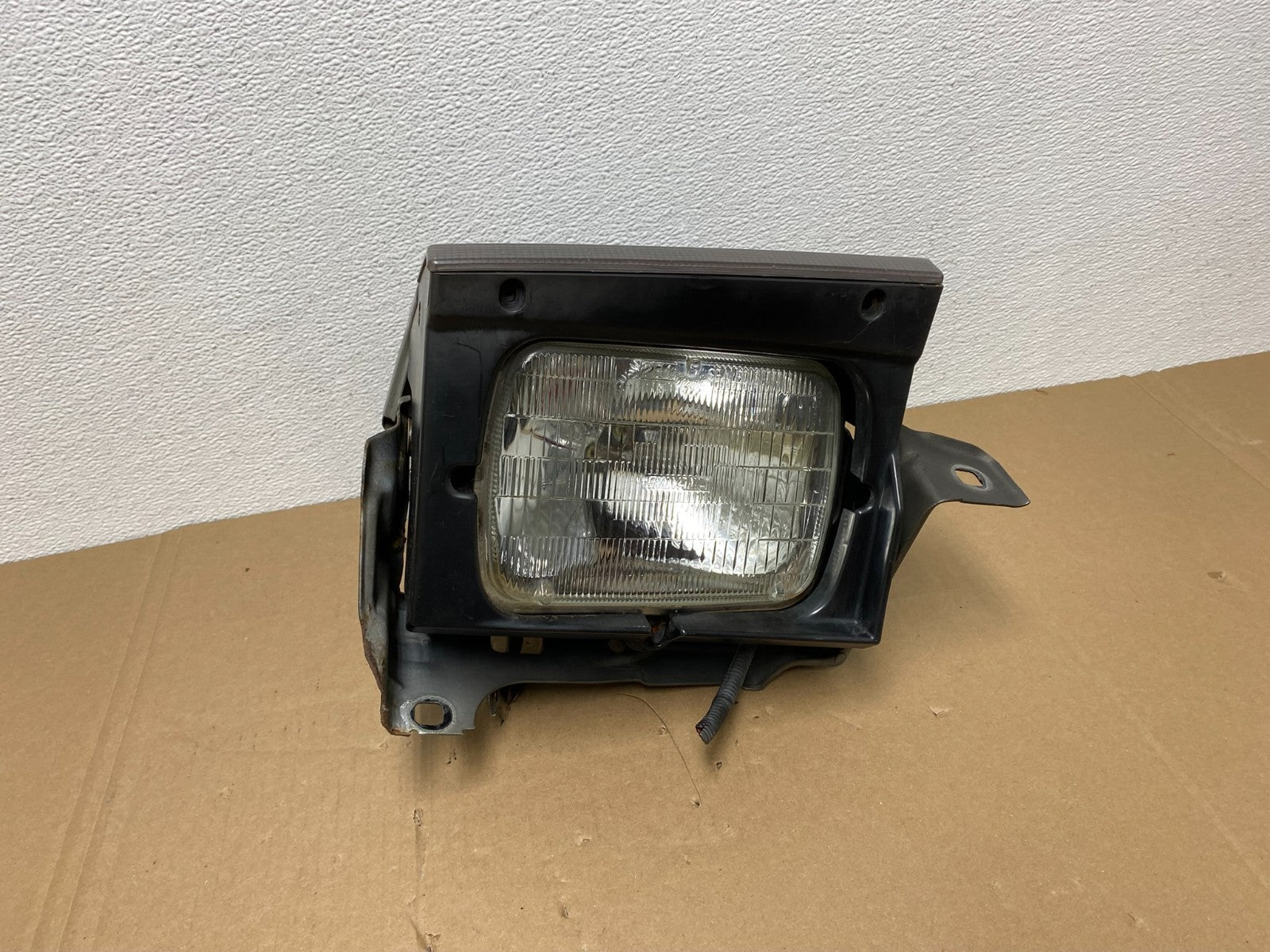 1983 to 1987 Honda Prelude Right Passenger RH Halogen Headlight AB6785 DG0