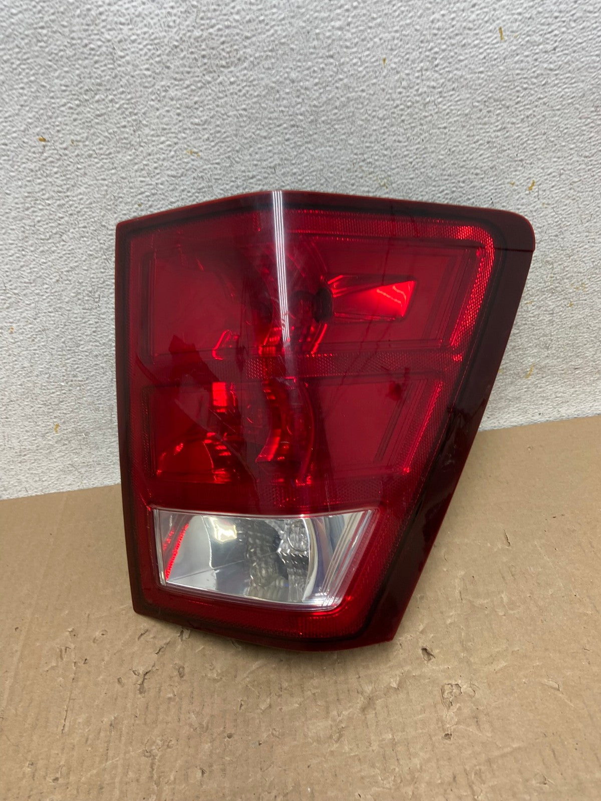 2005 - 2006 Jeep Grand Cherokee Right Passenger Rh Tail Light AI1282 LK0