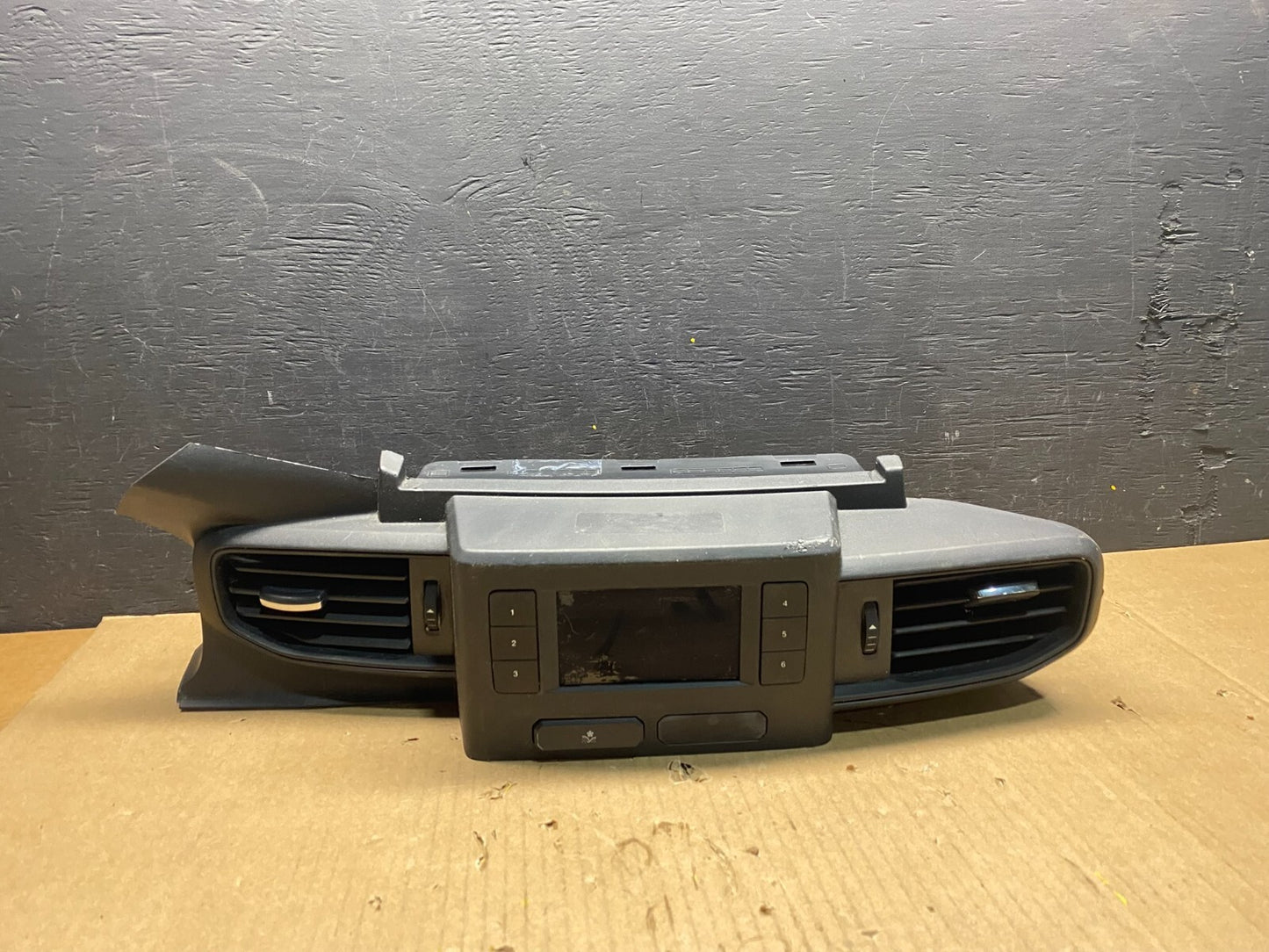 2020 to 2023 Ford Explorer Console Radio Display Screen Air Vents G4173 DG10