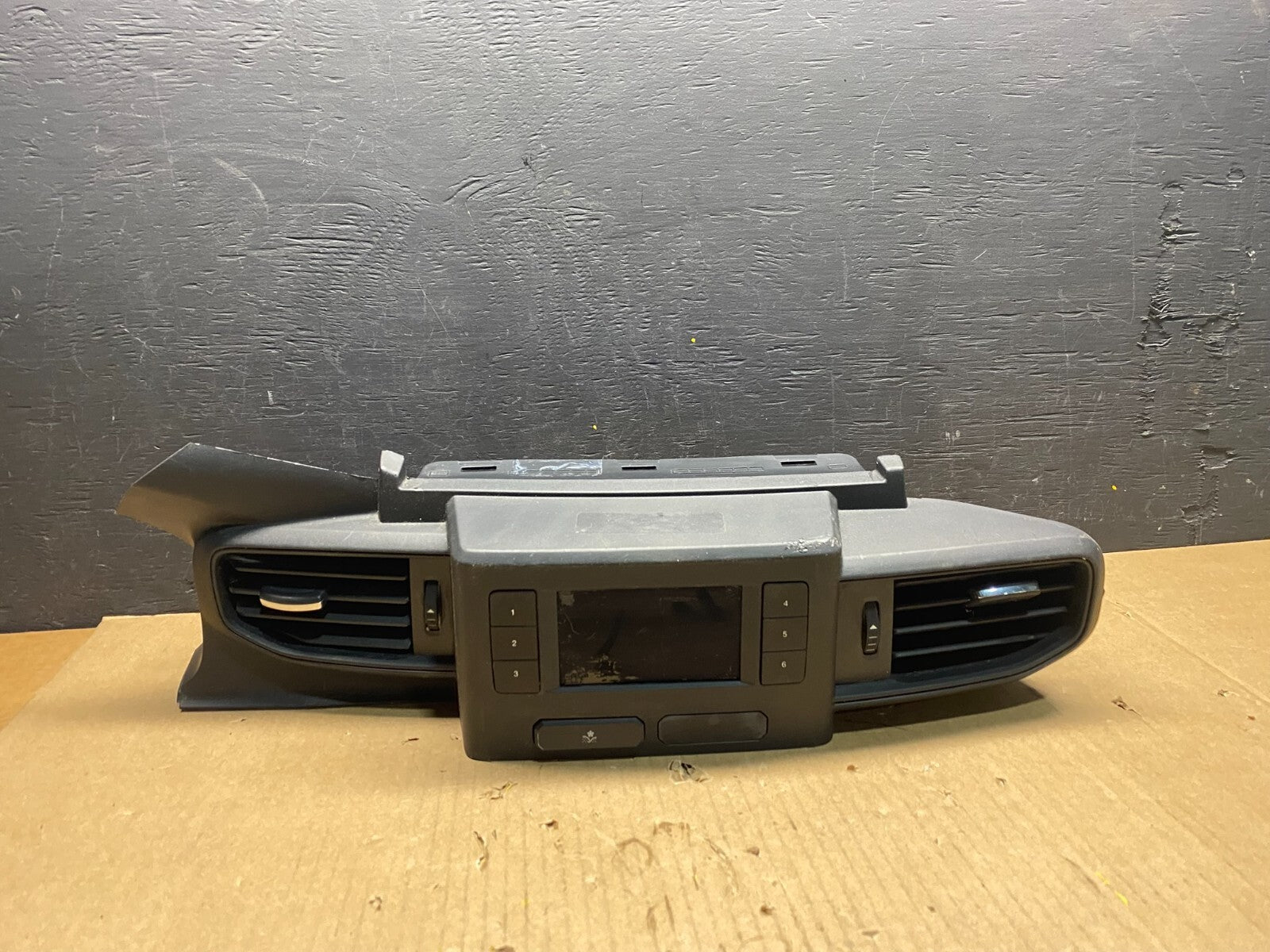 2020 to 2023 Ford Explorer Console Radio Display Screen Air Vents G4173 DG10