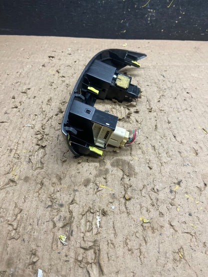 2004 to 2010 Toyota Sienna Left Side Climate Switches Bezel Trim T8833 DG3