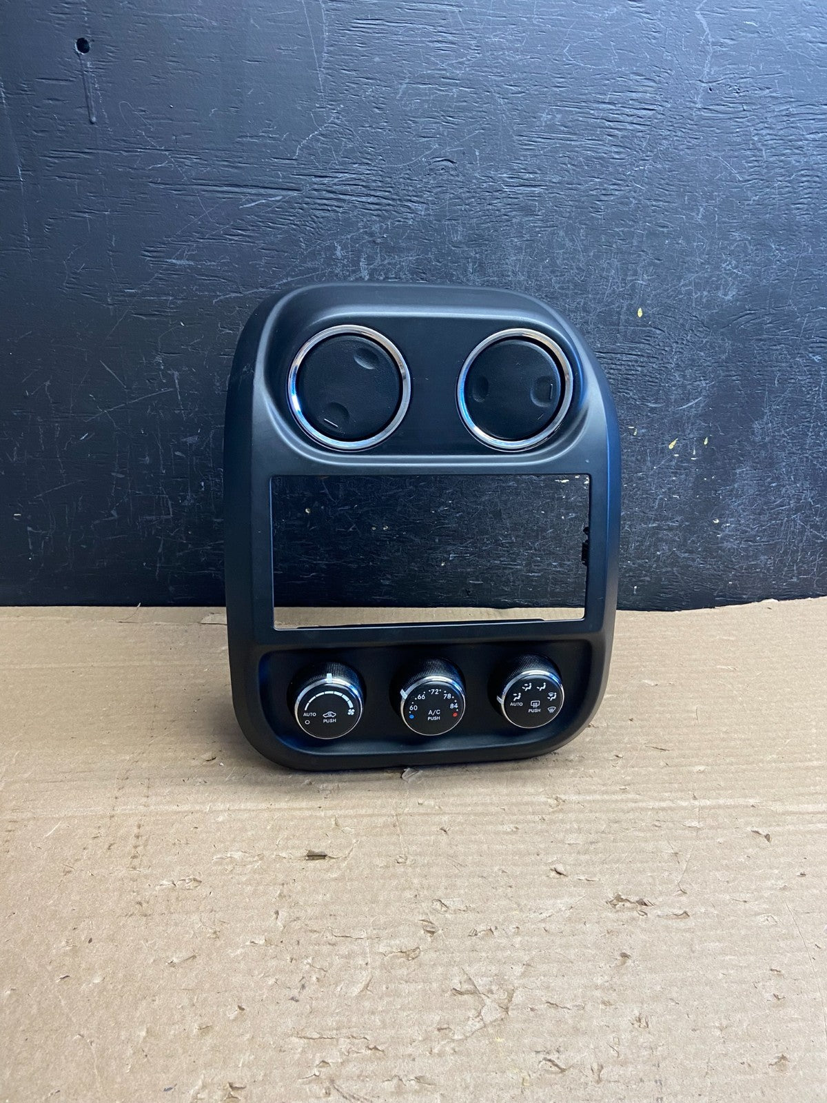 2011 to 2017 Jeep Compass Dash Climate Temperature Control Radio Bezel af2687 DG0