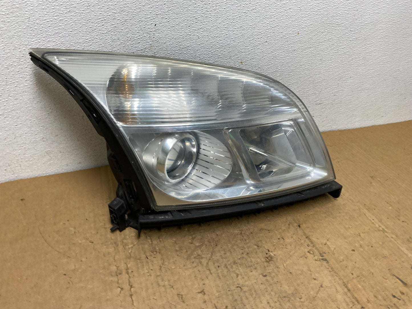 2008 to 2009 Mercury Sable Right Passenger Side Halogen Headlight AD0526 DG2