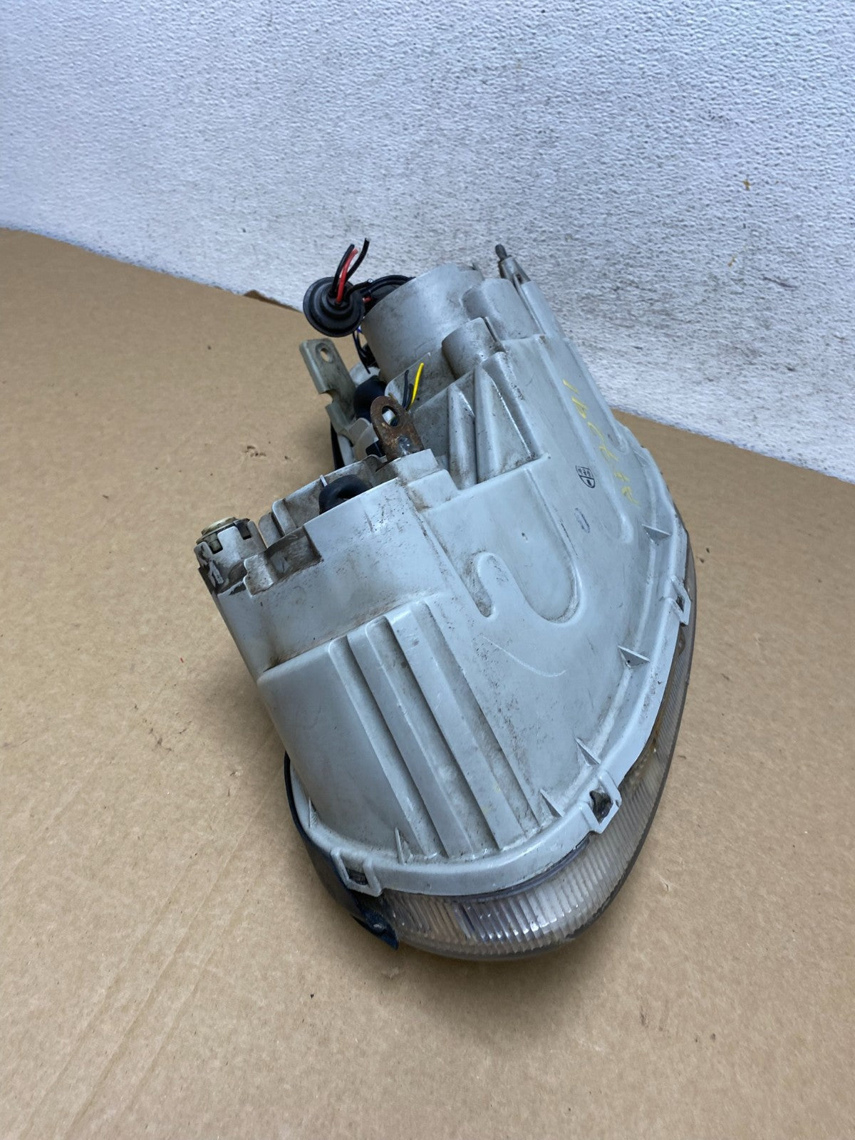 2002-2005 Hyundai Sonata Right Passenger Headlight Halogen AF7291 DW8