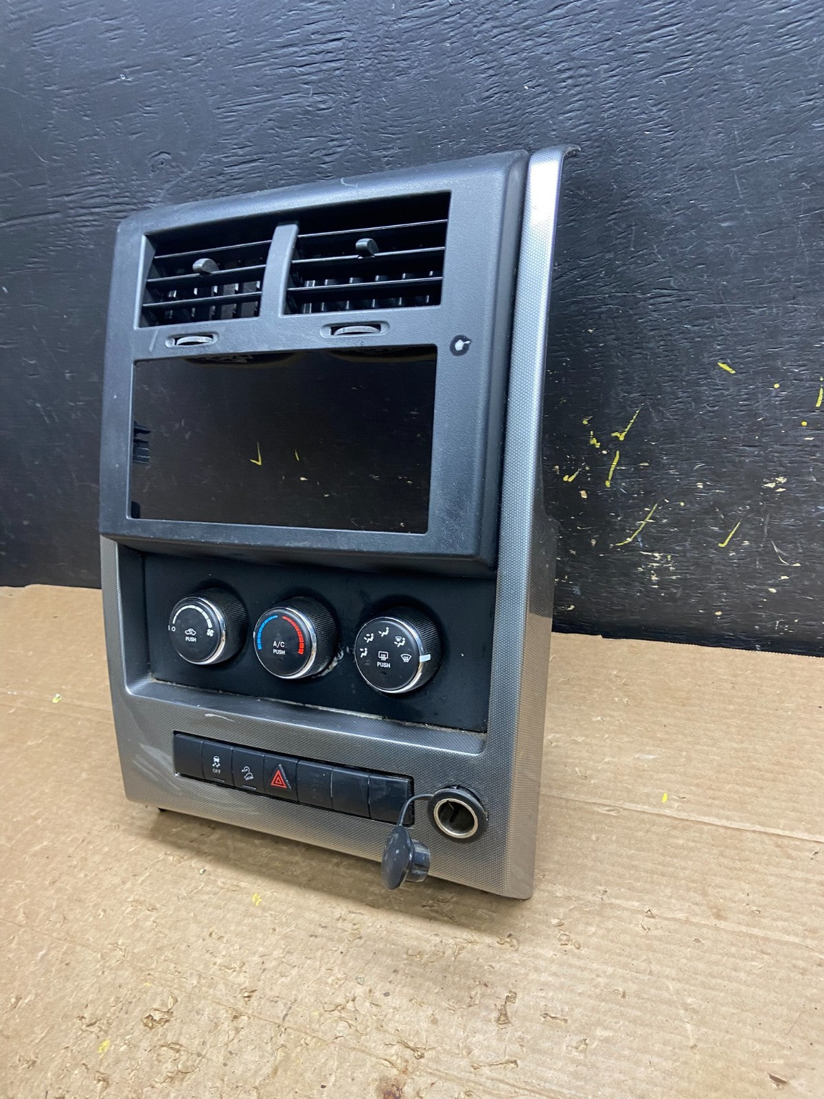 2008 to 2012 Jeep Liberty Dash Climate Temperature Control Radio Bezel W3072 DG1