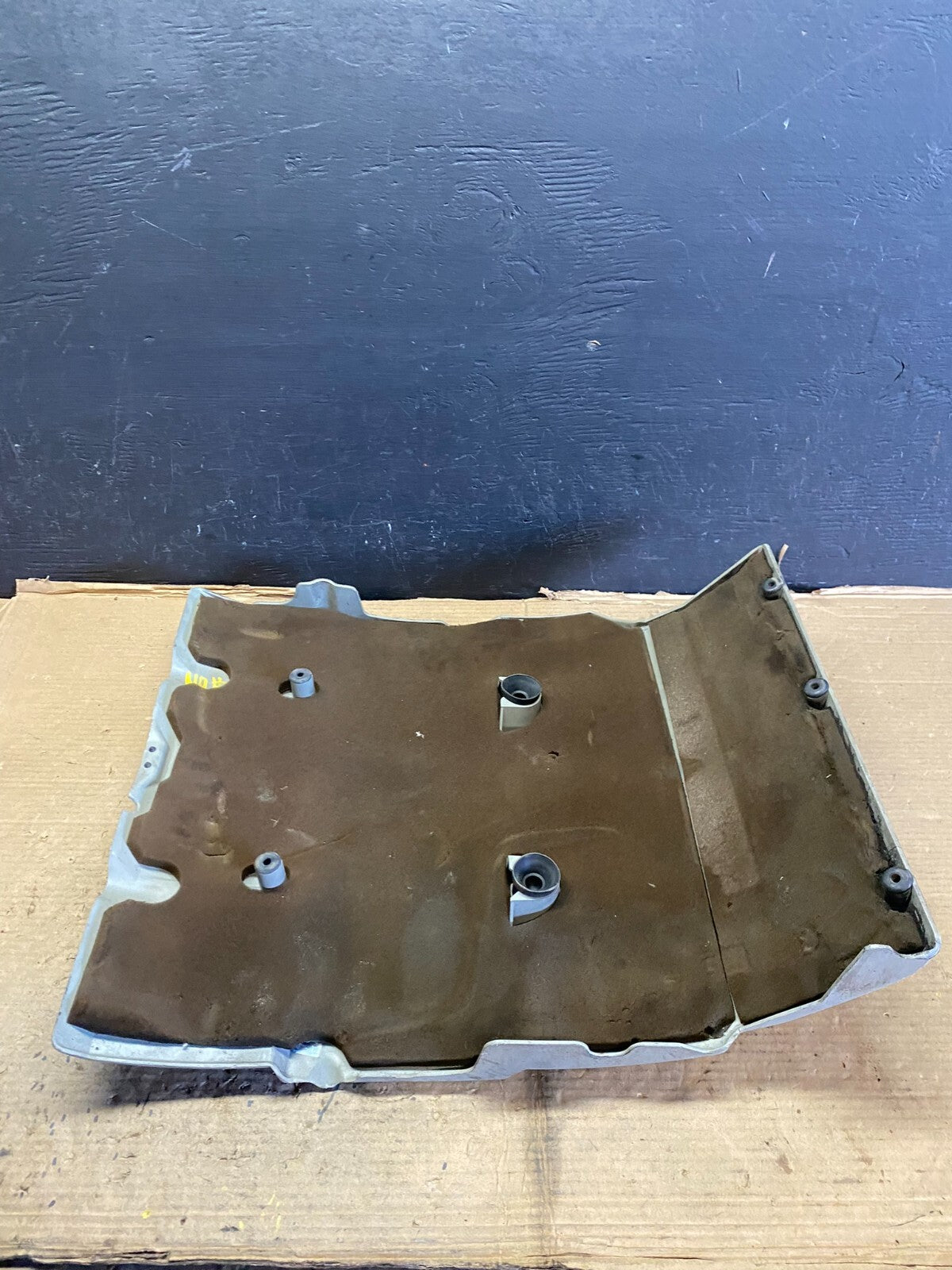 1997 to 2004 Cadillac Deville Seville Northstar Engine Motor Cover E8307 DG17