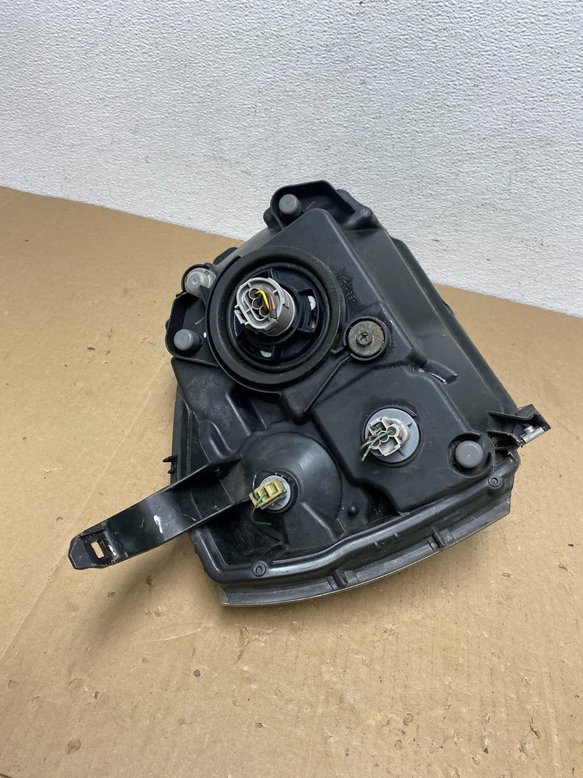 2004 to 2009 Mitsubishi Galant Left Driver LH Headlight Halogen AC5734 DW8