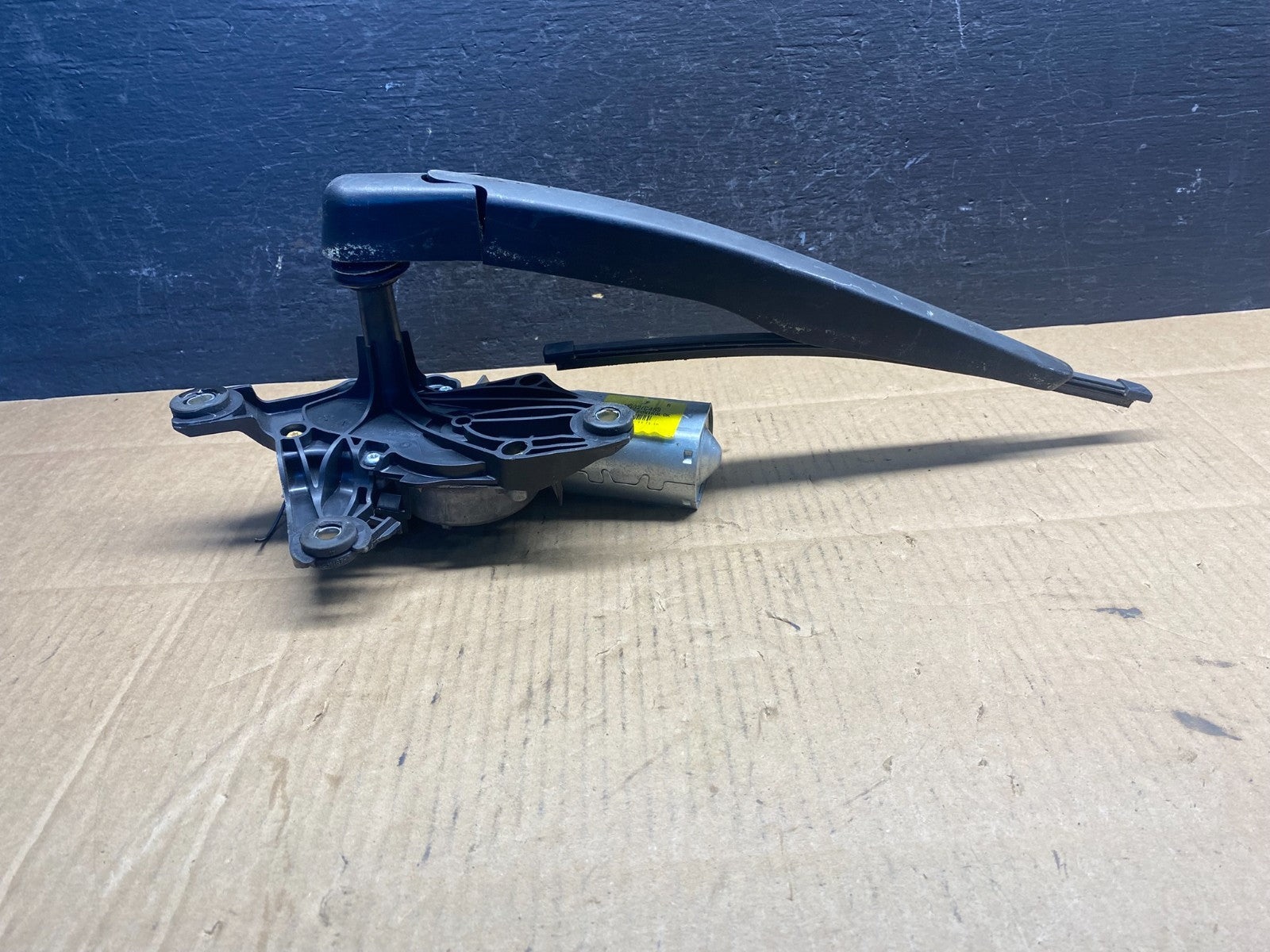 2011 to 2019 Ford Explorer Rear Windshield Wiper Motor AD5074 DG1