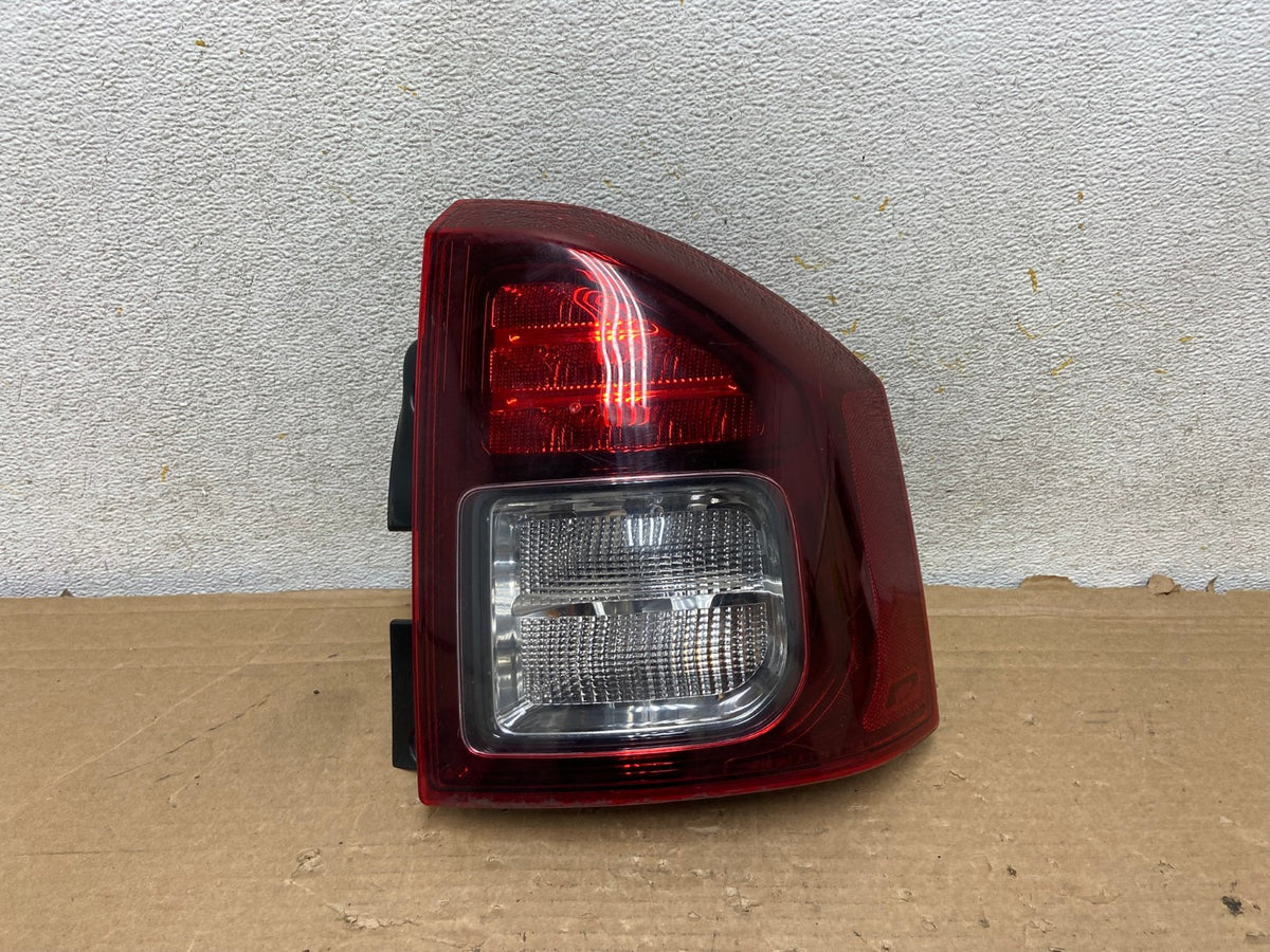 2014 - 2017 Jeep Compass Right Passenger Side Tail Light AH8976 LK0