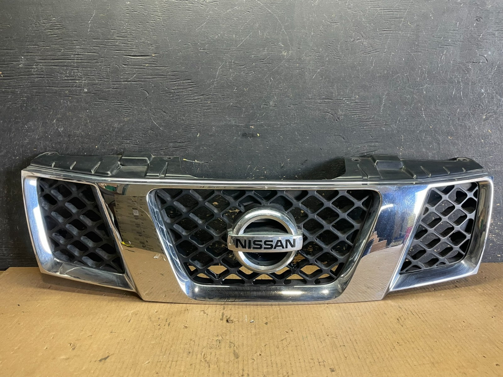 2005 2006 2007 Nissan Pathfinder Chrome Front Upper Grill Grille Oem AA9095 DG0