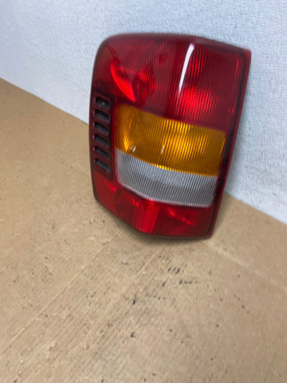 1999 - 2004 Jeep Grand Cherokee WJ Left Driver Lh Tail Light AD14714 LK1