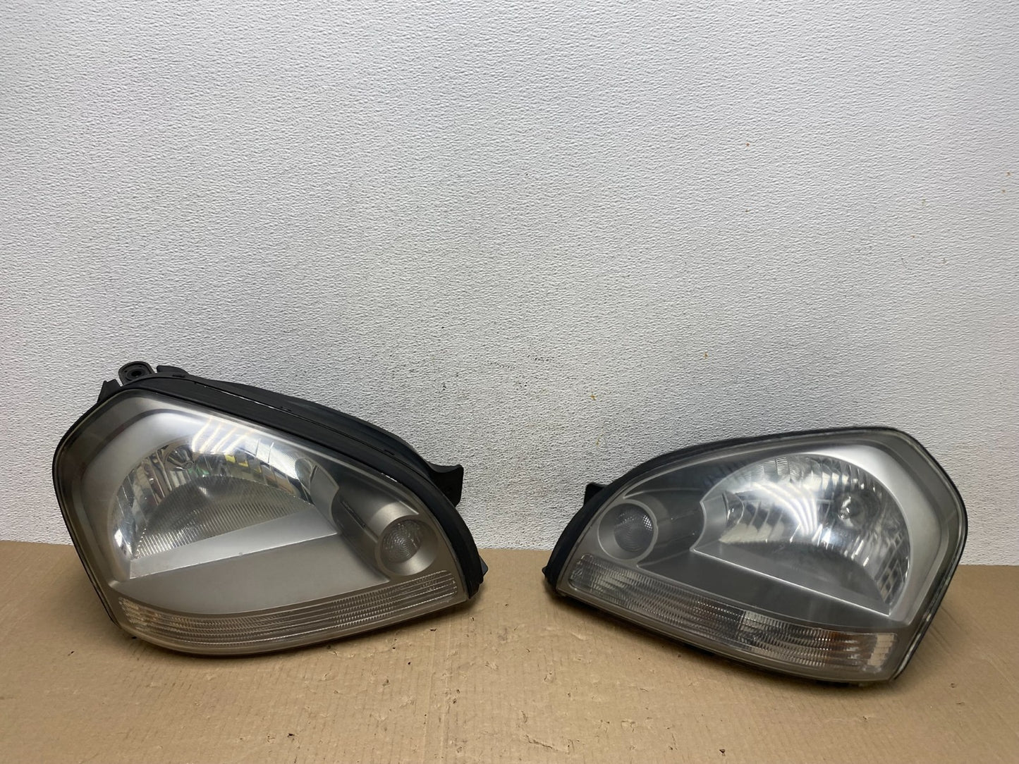 2005 to 2008 Hyundai Tucson Left+Right Side Headlights AE9618 DW0