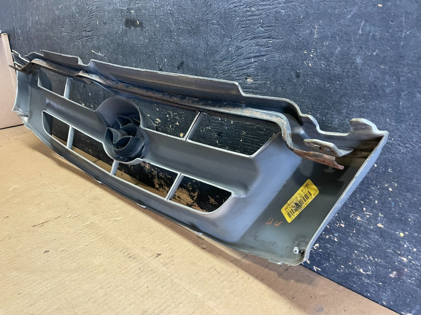 2005 - 2006 Mazda Tribute Front Upper Grille Grill Oem aa2255 DG8