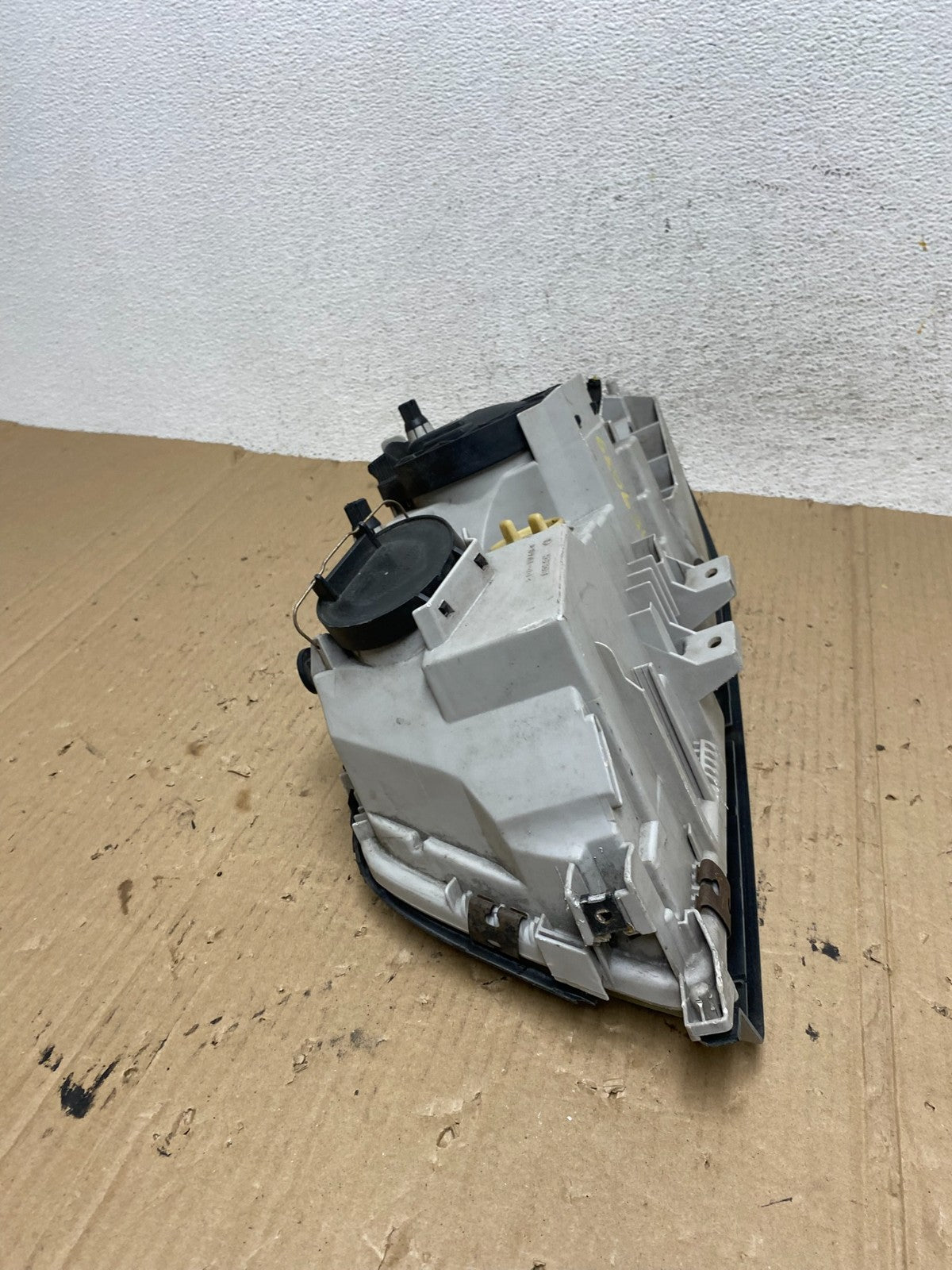 1997 - 2000 Mercedes C C230 W202 Front Right Passenger Headlight AE9039 DG7