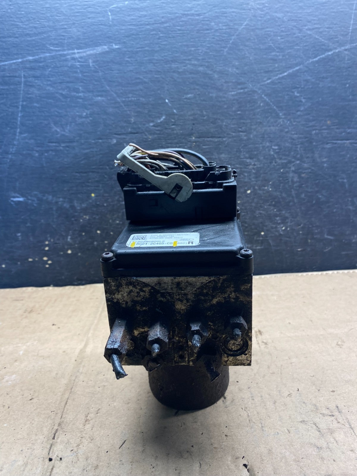 2011 - 2014 Ford E250 E350 Van  ABS Anti Lock Brake Pump Module Oem t2639 DG0