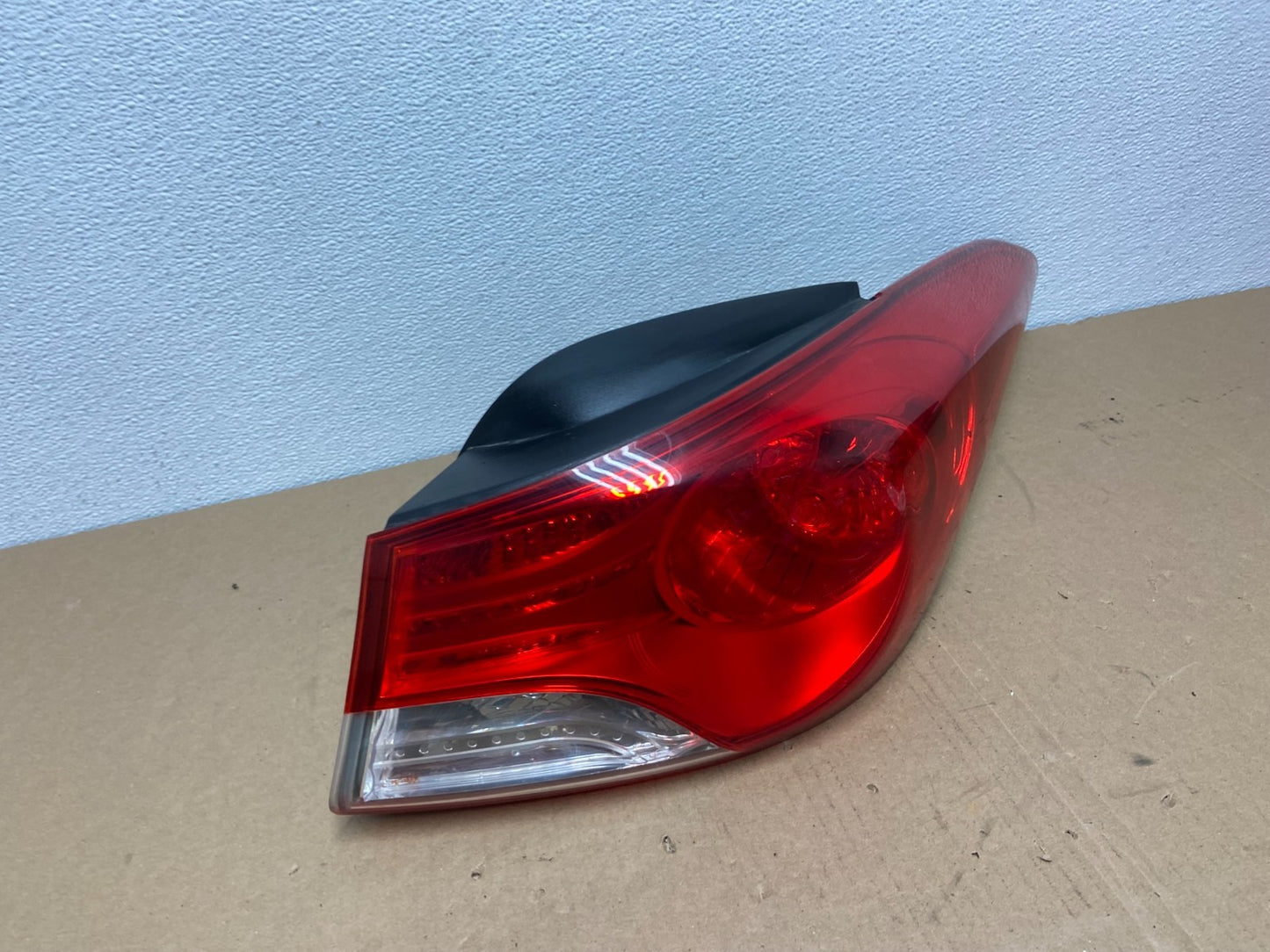 2011 2012 2013 Hyundai Elantra Sedan Right Passenger Tail Light OEM AB6362 DW2
