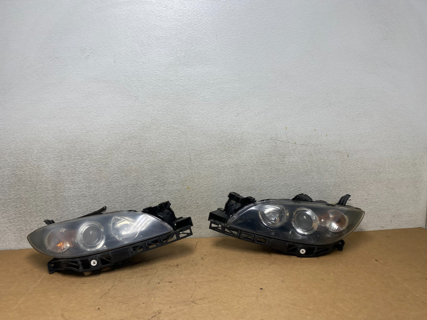 2004 to 2009 Mazda 3 Sedan Left+Right Side Halogen Headlights X5018 DW0