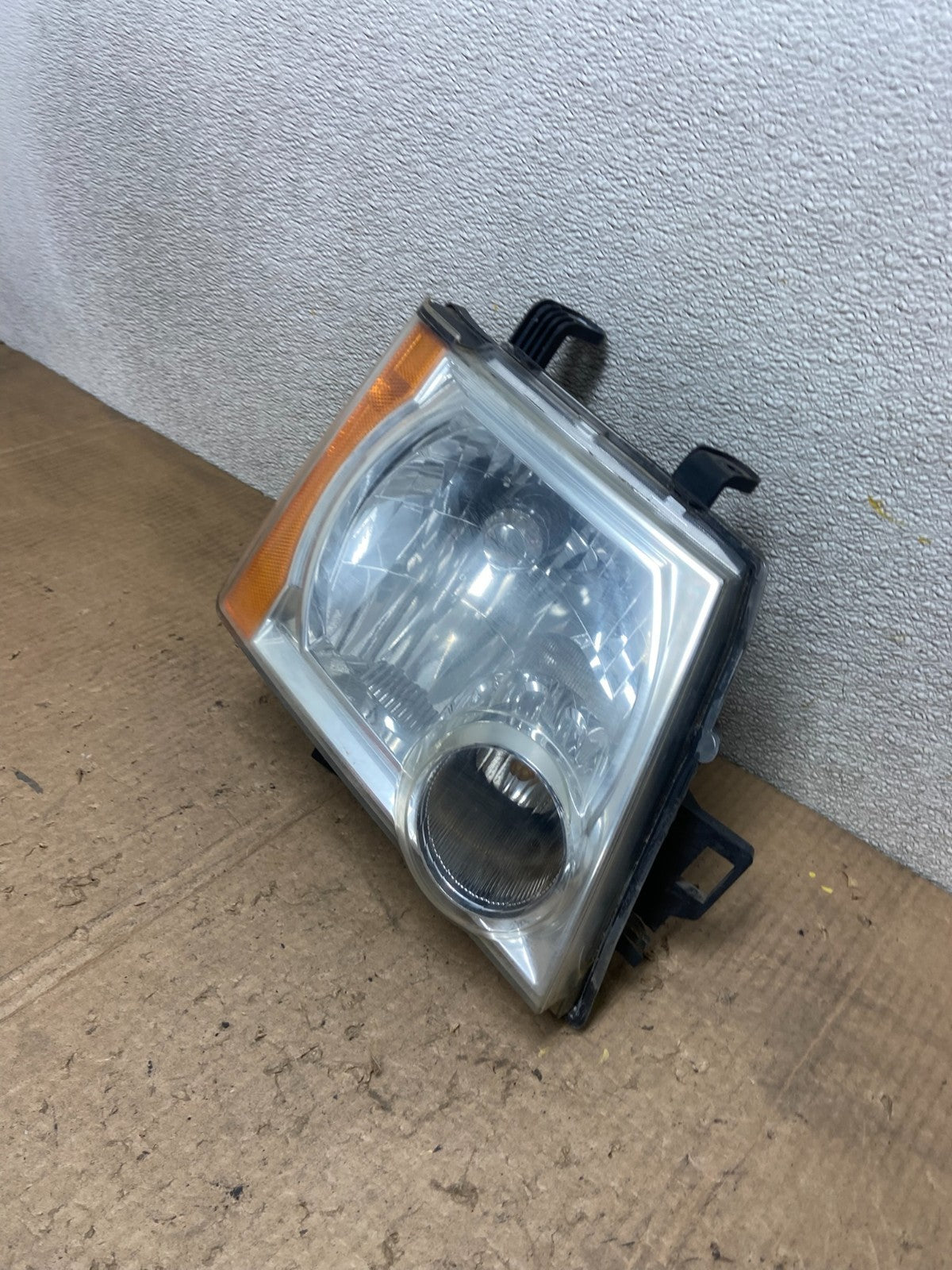 2005-2015 Nissan Xterra Right Passenger RH Headlight OEM AA6927 DW1