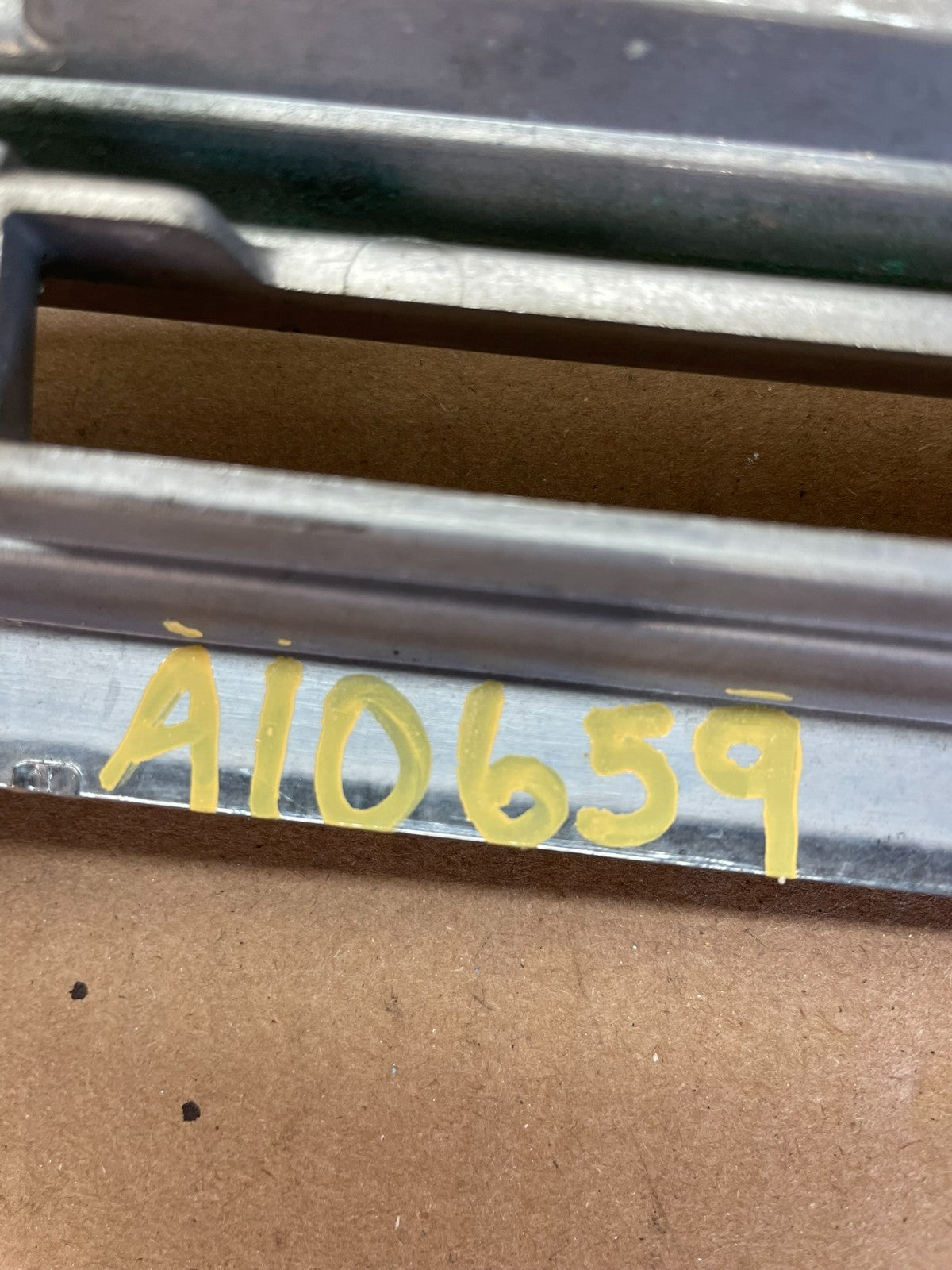 2003 to 2011 Ford Crown Victoria Front Upper Grille Grill Chrome AI0659 DG5
