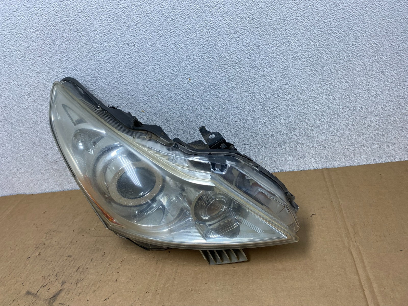 2010-2012 Infiniti G37 Right Passenger Rh Side Xenon HID Headlight AD2852 DW1