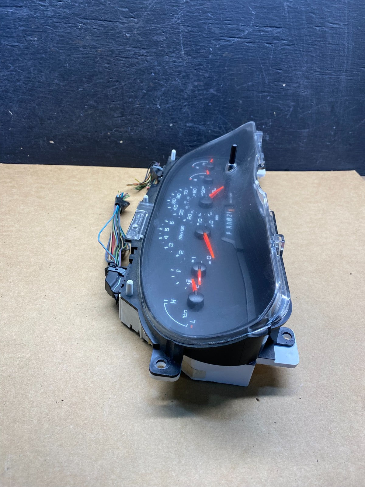 2004 to 2008 Ford E150 E250 Gauge Speedometer Cluster AH7086 DG1