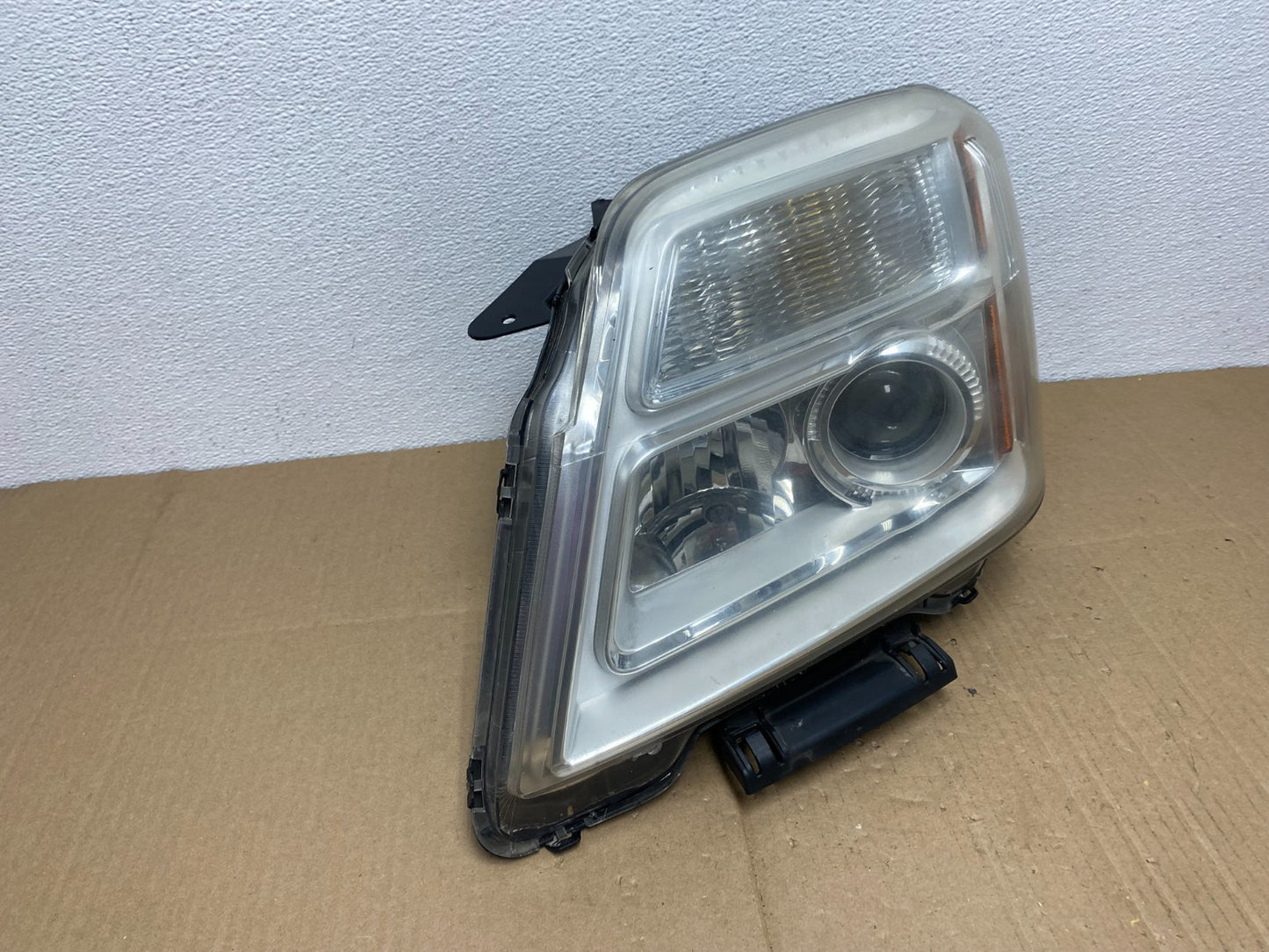 2010 to 2015 GMC Terrain Halogen Left Driver Lh Side Headlight AB8116 DW2