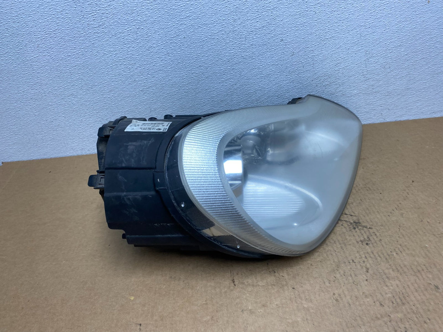 2008 to 2010 Porsche Cayenne Right Passenger Headlight Xenon HID OEM AC2964 DW2