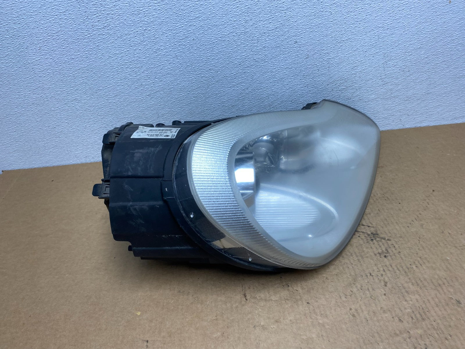 2008 to 2010 Porsche Cayenne Right Passenger Headlight Xenon HID OEM AC2964 DW2