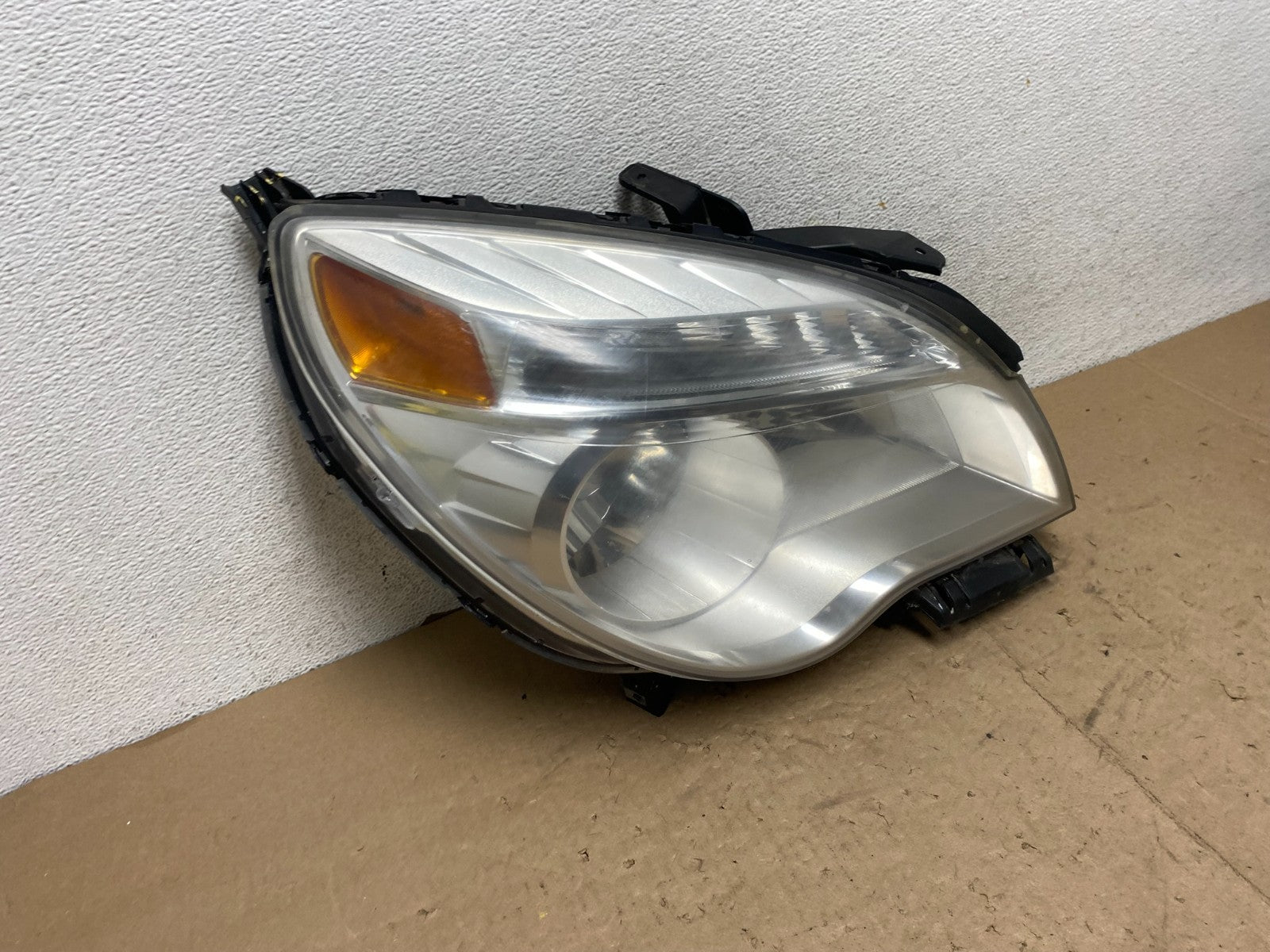 2010 - 2015 Chevrolet Equinox Halogen Headlight Right Passenger Side AG5646 DW2