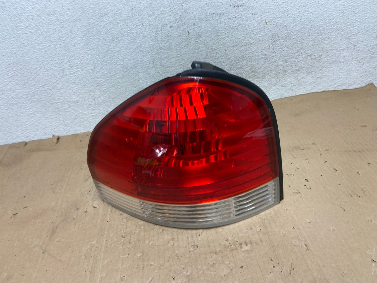 2005 to 2006 Hyundai Santa Fe Left Driver Side Tail Light AE9241 LK0