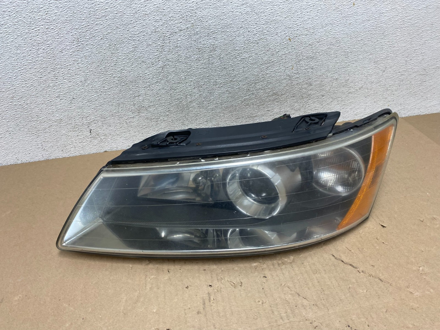 2006 to 2008 Hyundai Sonata Left Driver LH Side Headlight Halogen AG5798 DW0