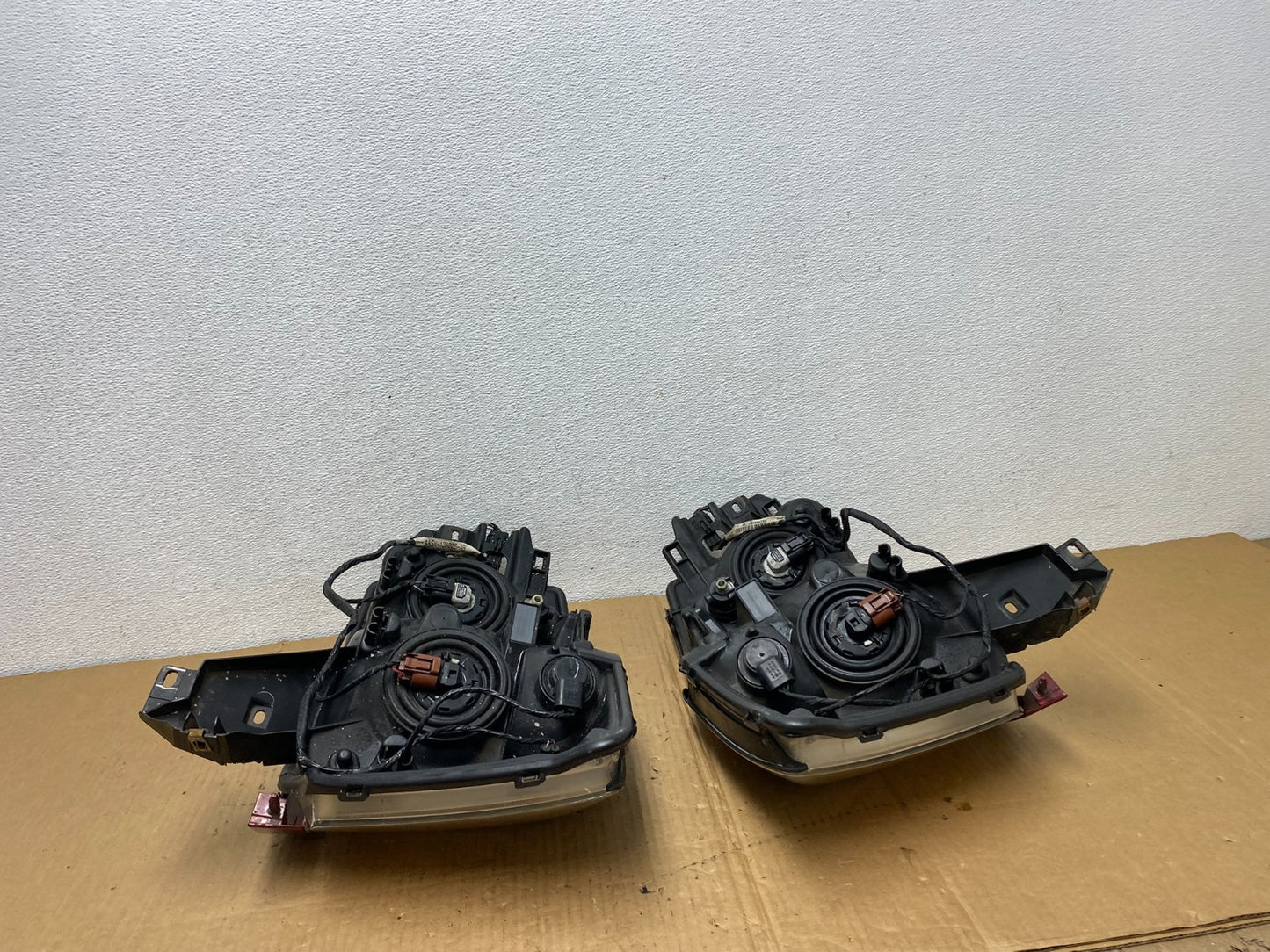 2004 to 2007 Nissan Armada Left+Right Side Set Headlights AC7718 DW9