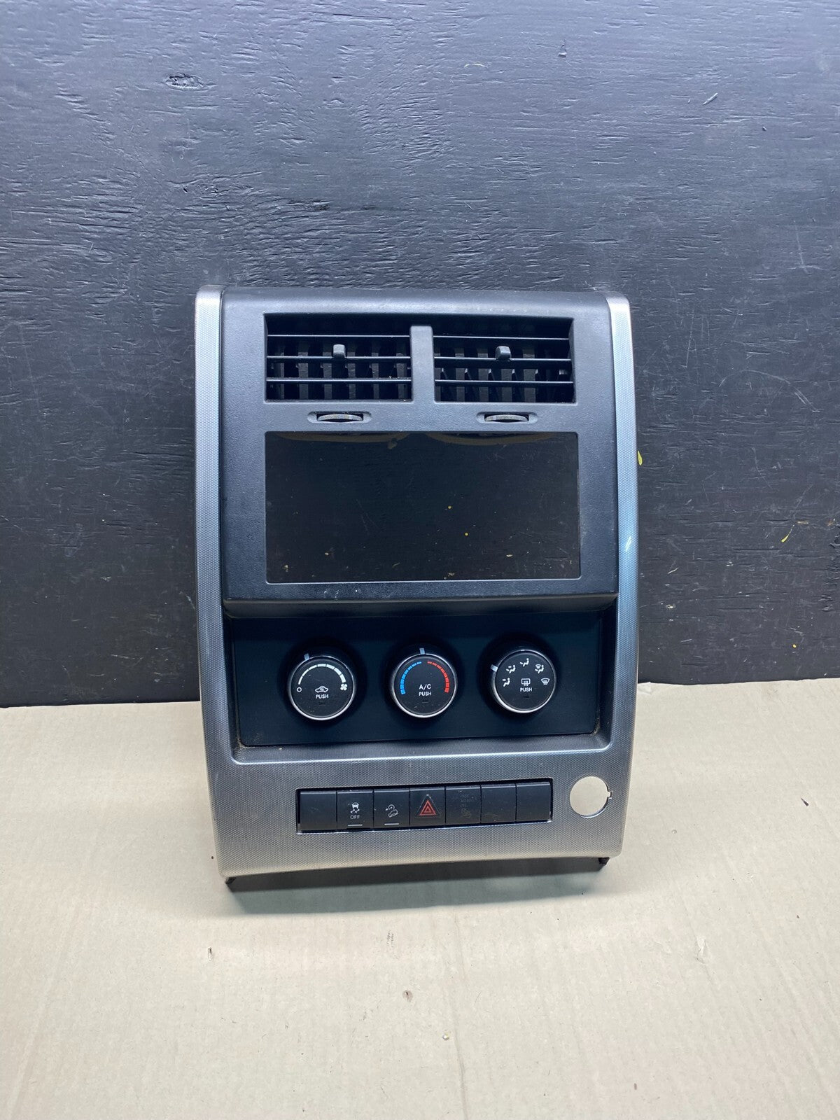 2008 to 2012 Jeep Liberty Dash Climate Temperature Control Radio Bezel o1576 DG0