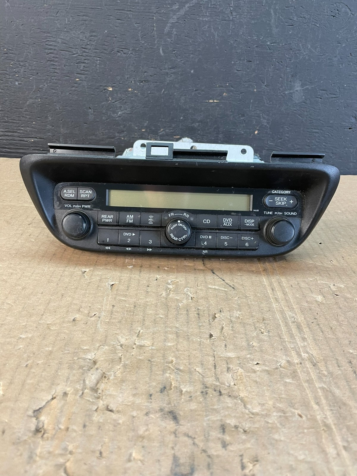2005 to 2010 Honda Odyssey Am Fm Cd Player Radio Receiver AC4902 DG0