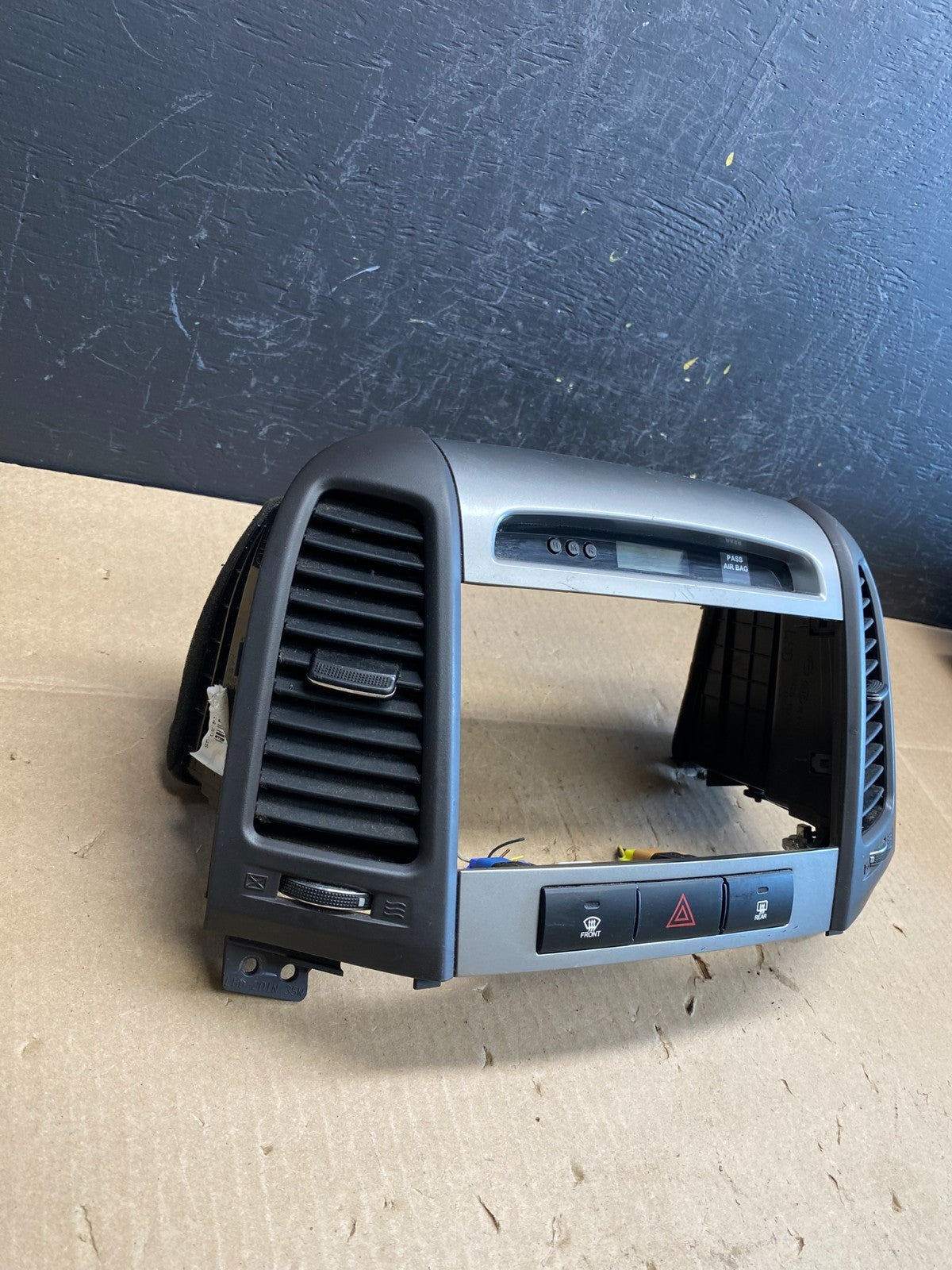 2007 to 2009 Hyundai Santa Fe Center Dashboard Radio Bezel Trim AC6325 DG2