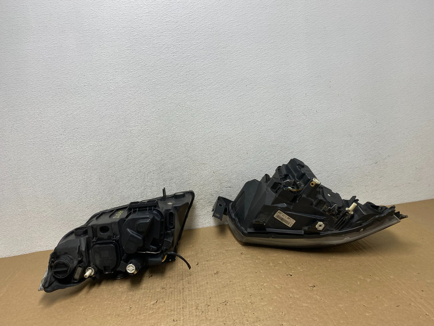 2009-2011 BMW 3 Series 328i 4/D Sedan Headlights Halogen Left+Right Side AF81189