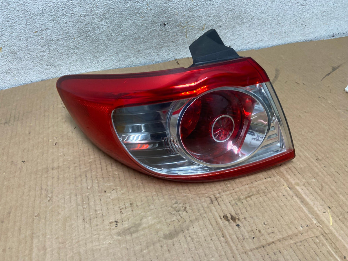 2010 to 2012 Hyundai Santa Fe Left Driver Side LH Tail Light AI7027 LK0