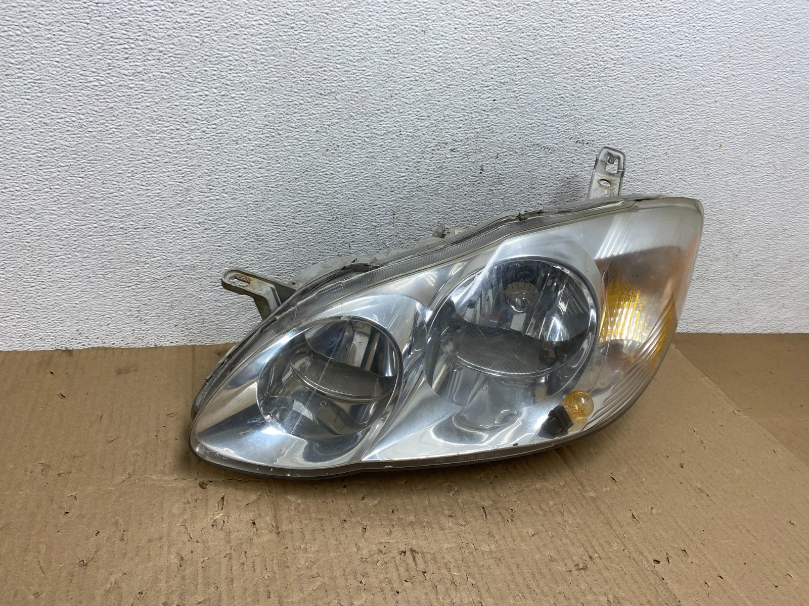 2003 to 2004 Toyota Corolla Left Driver LH side Headlight AE9078 DW2