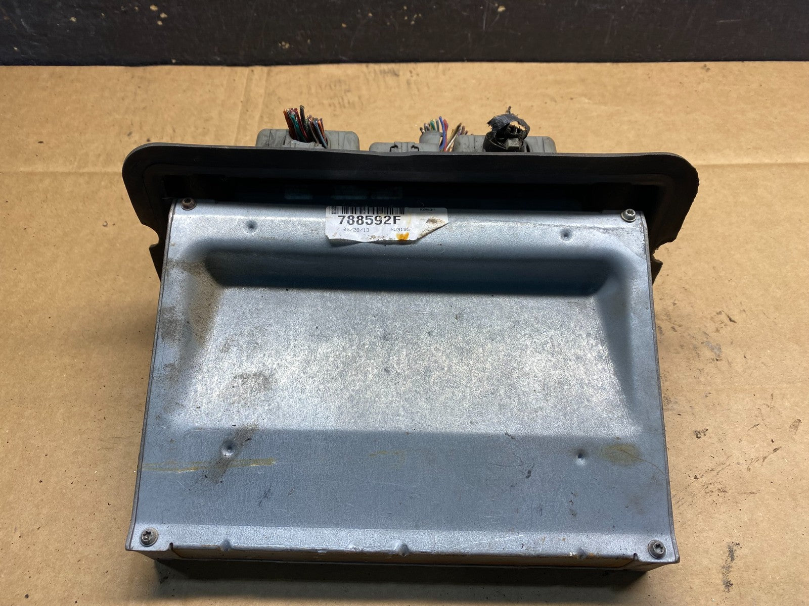 78 8592F A1 Cardone Engine Control Module P/N:78-8592F AV R4462 PS2