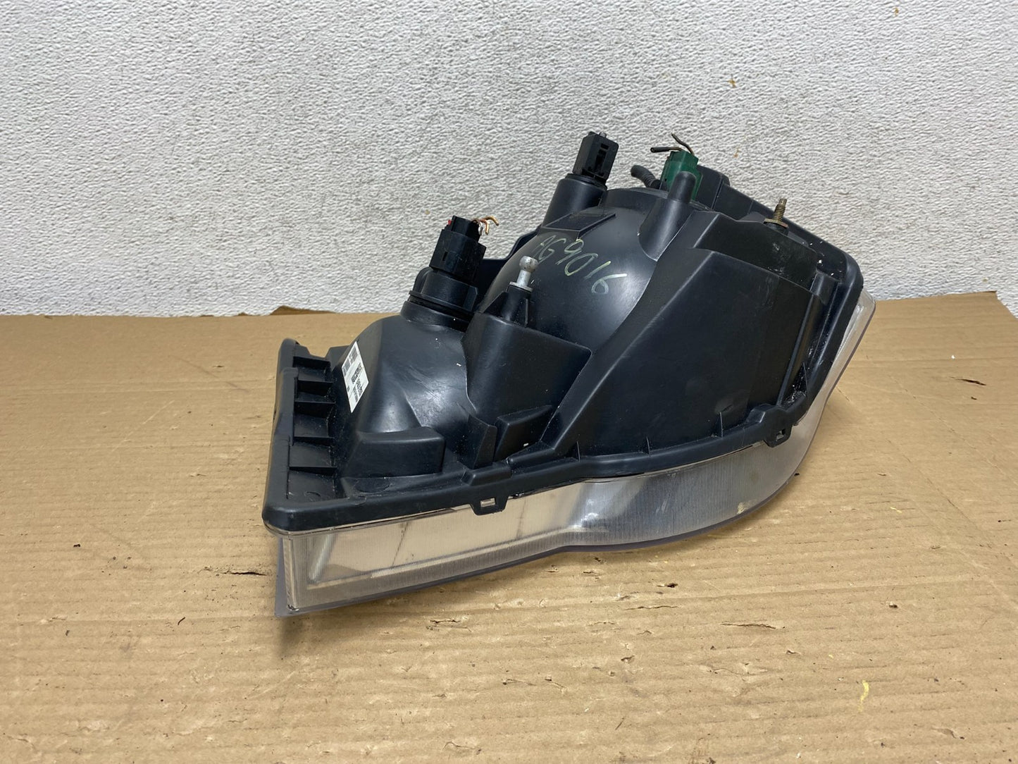 2007 2008 2009 Chrysler Aspen Right Passenger RH Halogen Headlight AG9016 DW6