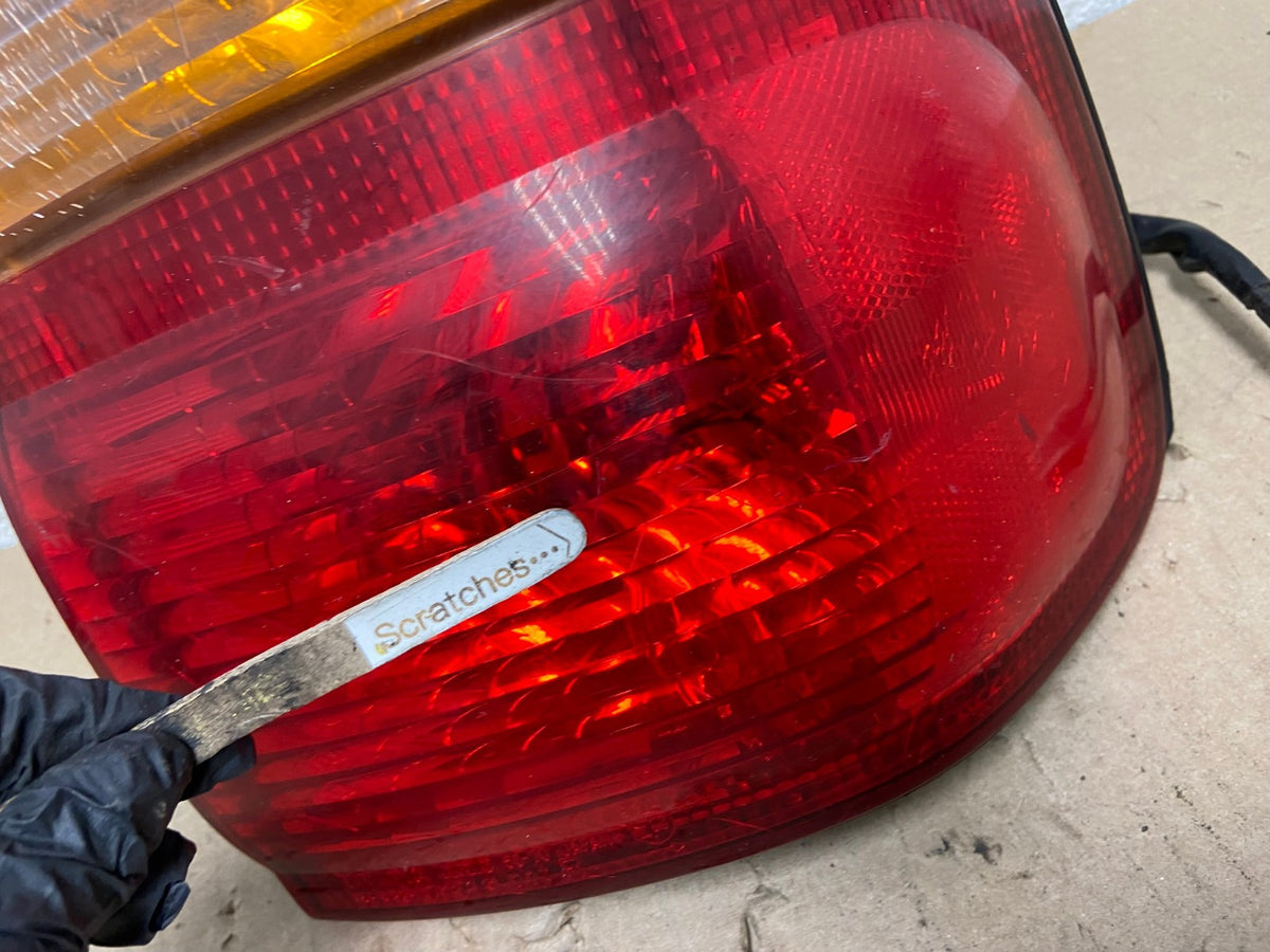 1998 to 2002 Toyota Land Cruiser Right Passenger RH Side Tail Light AH7701 LK3