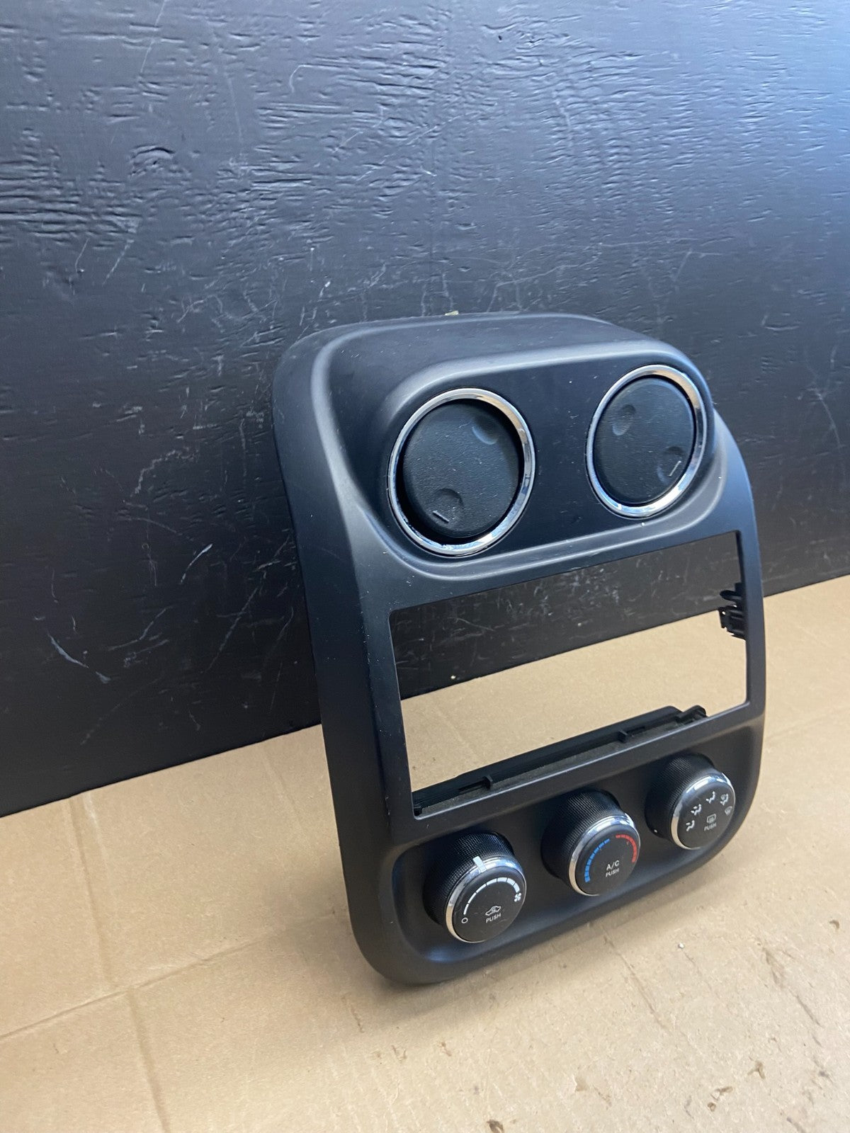 2011 to 2017 Jeep Compass Dash Climate Temperature Control Radio Bezel AB9409 DG2