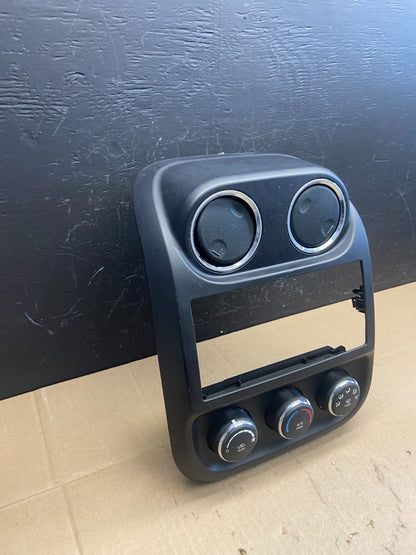 2011 to 2017 Jeep Compass Dash Climate Temperature Control Radio Bezel AB9409 DG2